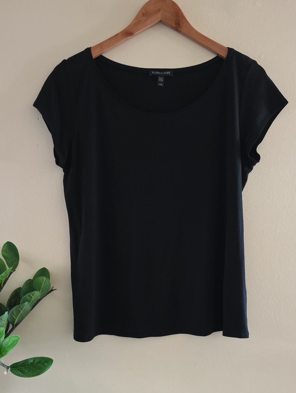 EILEEN FISHER 100% Silk Round Neck Cap Sleeve Tee - Black L (EUC)